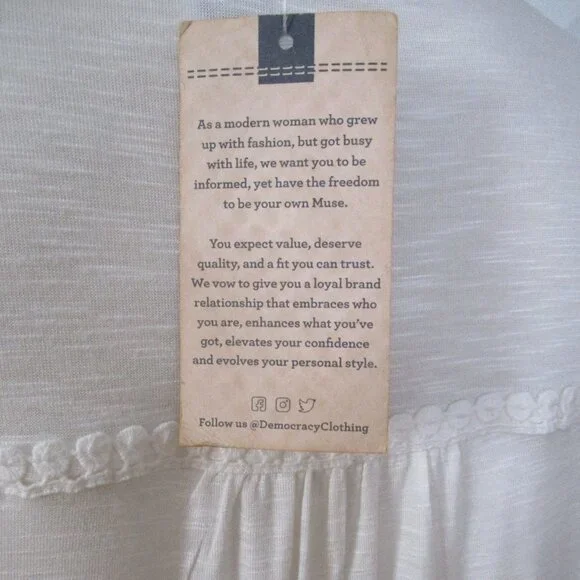 Democracy NWT White Embroidered Roll Tab Sleeves Relaxed Fit Blouse Size M - Picture 10 of 12